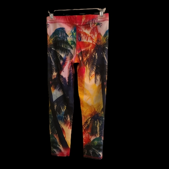 *NWOT Terez Capri Crop Neon Palms Tree Performance Legging. - Picture 4 of 4